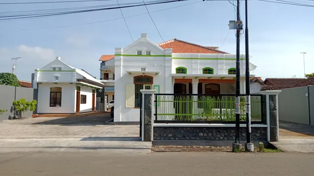 iLOMBA guest house & resto