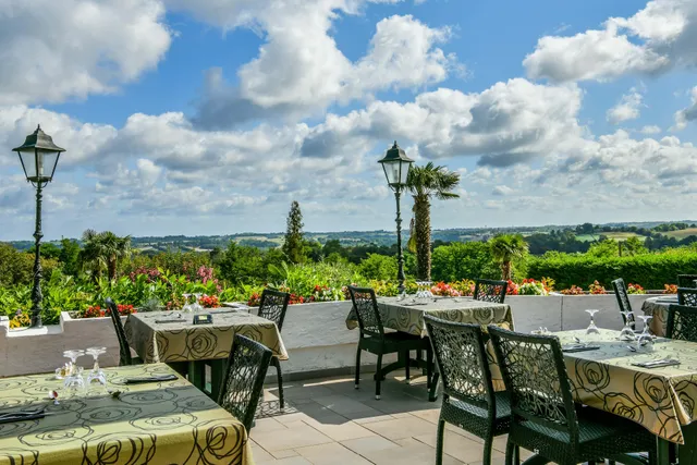 Logis Hôtel Aux Tauzins