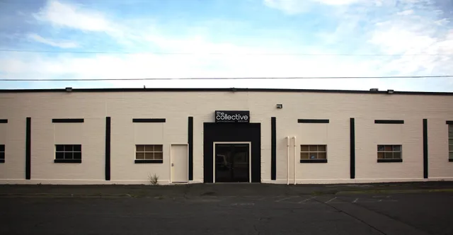 The Collective Banquet Hall Event Space / Salon de Eventos El Colectivo