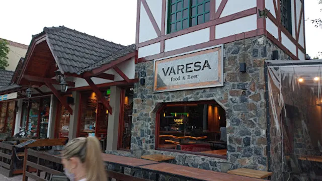 Varesa Restaurante Food & Beer