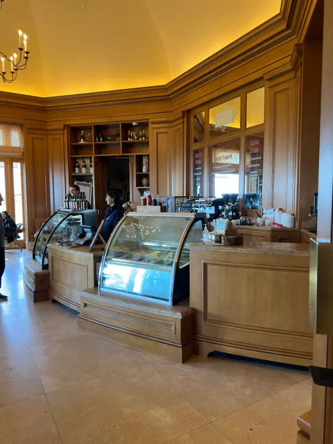 The Pelican Hill Resort Cafe & Market