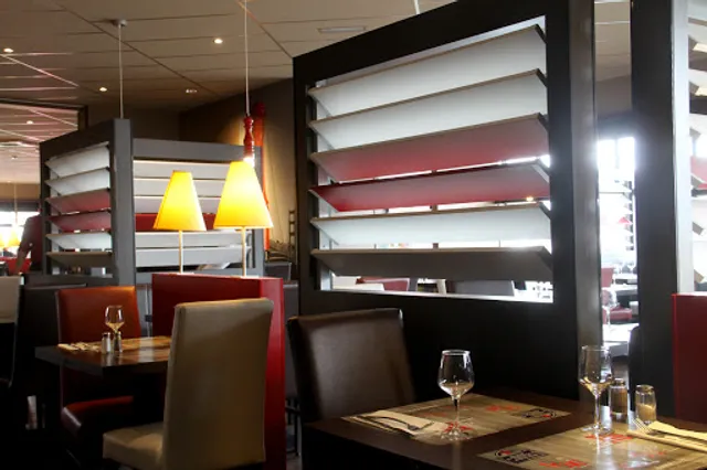 Le 110 Restaurant & Grill