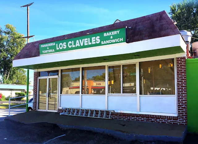 Pastelería y panadería los claveles