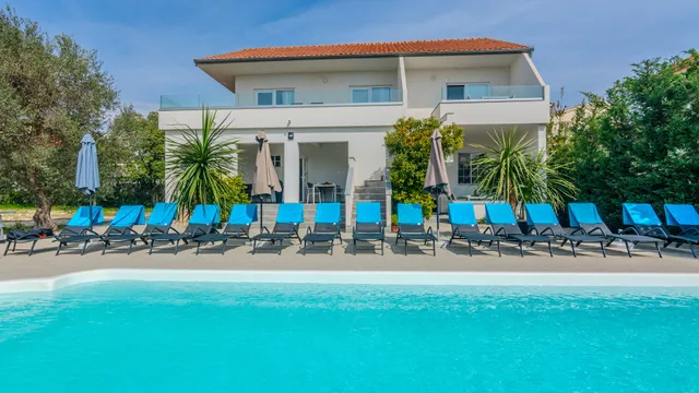 ROYAL CHOICE WITH POOL