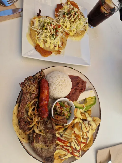 Hermanos Flores | Restaurante Hondureño