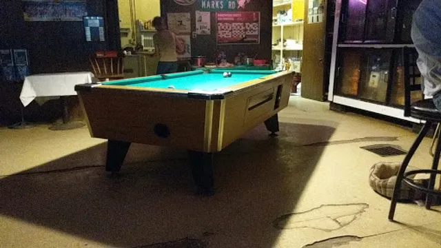 CC Saloon aka Deluxe Bar (Under new management)