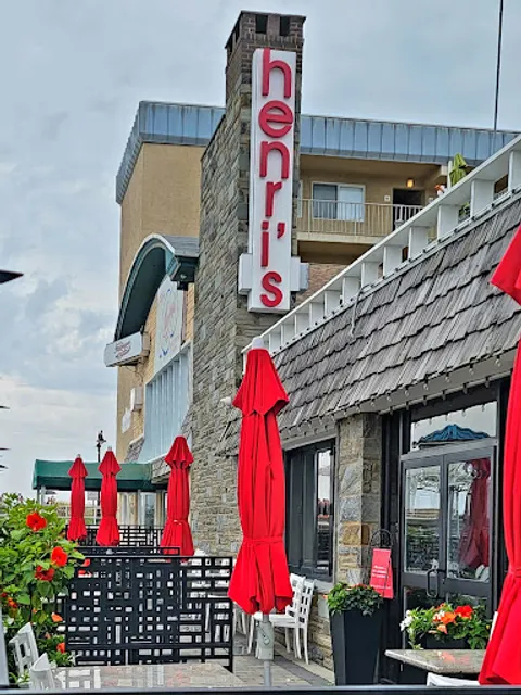 Henri's Bar