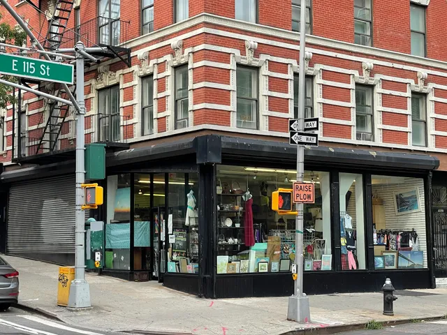 Cooparcoiris thrift store