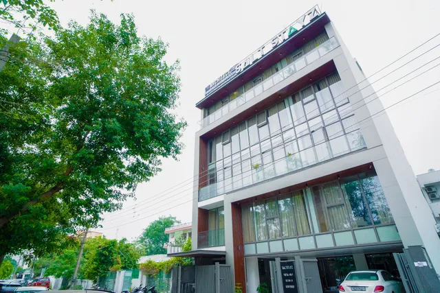 Saltstayz Select - Unitech Cyber Park