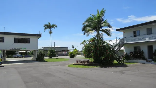 Cardwell @ the Beach (Lyndock Motel & Bottlemart)