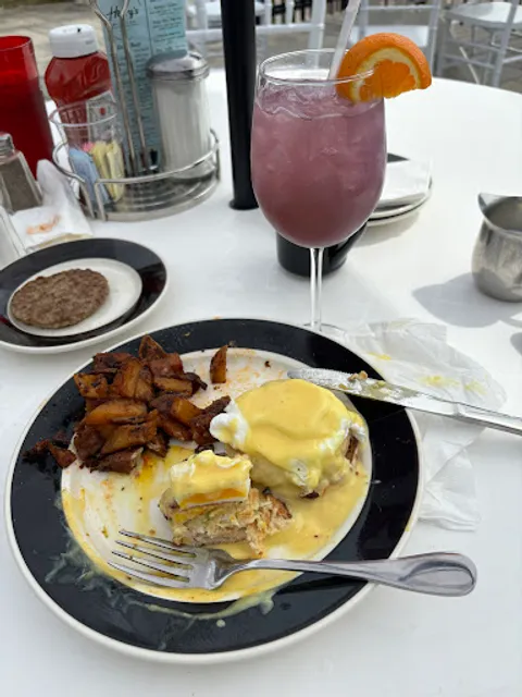 Henry's @ Klee's Bar and Grill