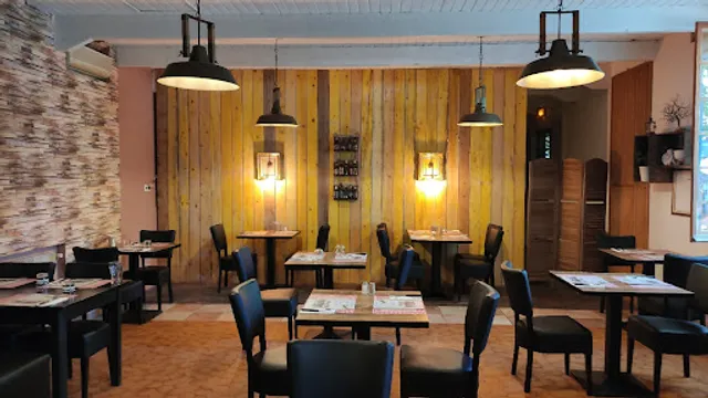 Logis Hôtel les Platanes