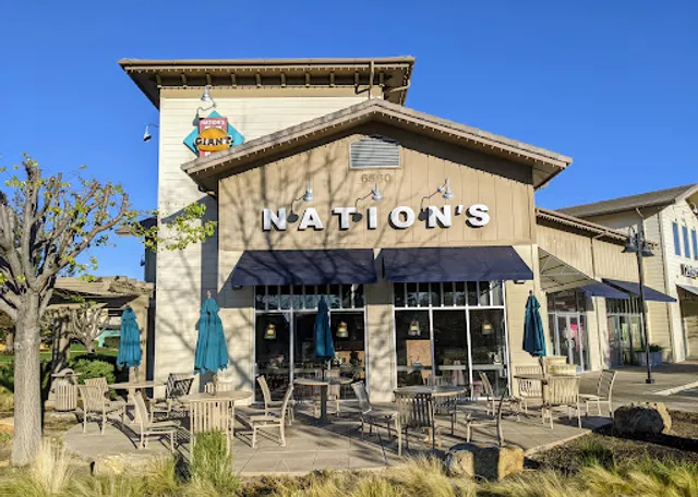 Nation's Giant Hamburgers & Great Pies