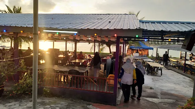 Medan Ikan Bakar Teluk Muroh ( Lumut, Perak )