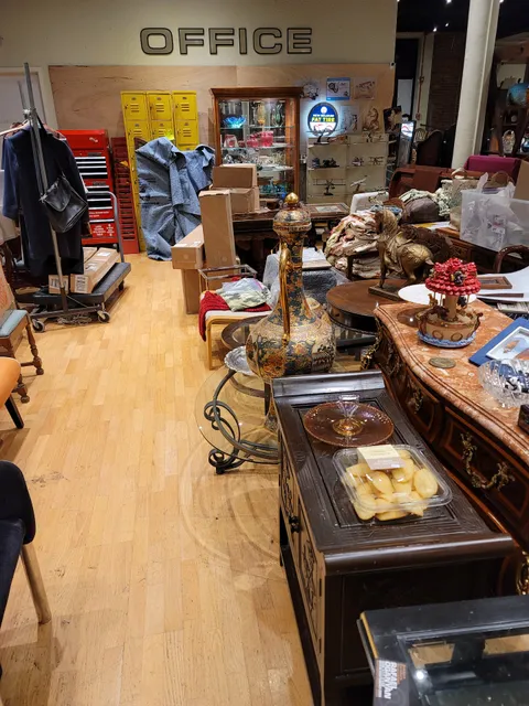 Hitiques - Antiques Shop in Lowell, MA