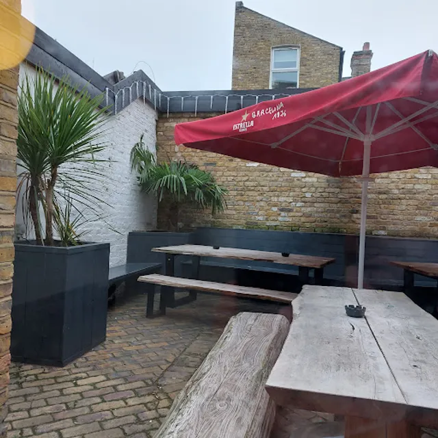 The Effra Hall Tavern