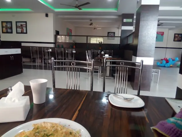 FOOD Junction - Pure Veg Family Restaurant