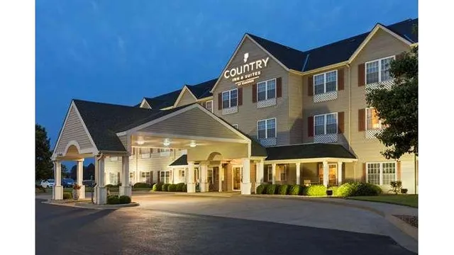 Country Inn & Suites by Radisson, Salina, KS