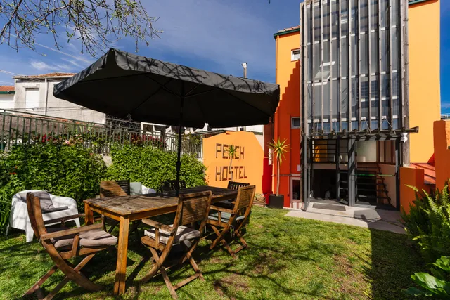 Peach Hostel & Suites