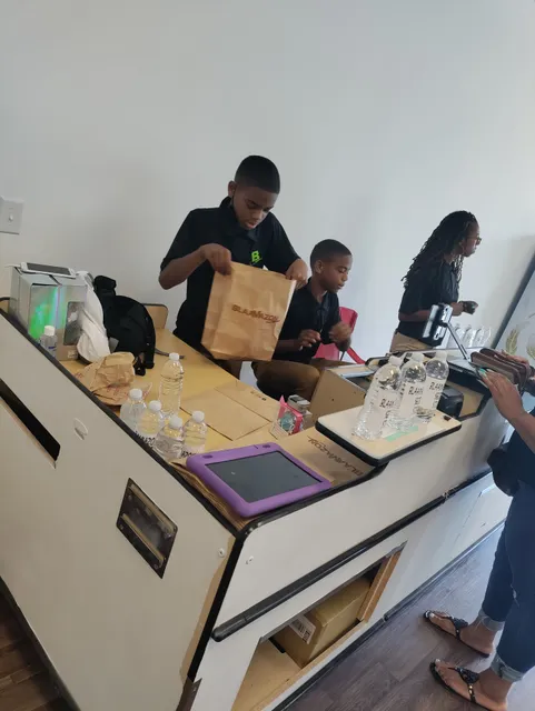 Blaamazon Small Mall