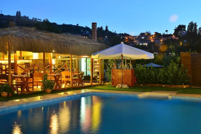 Salkım Konak ve Agac Evler