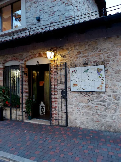 Pizzeria Trattoria Antichi Sapori Con Forno A Legna E Cucina Tipica