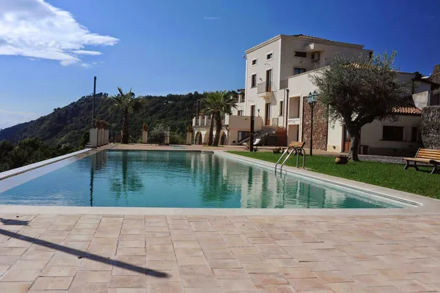 FARM ESTATE SANTA TECLA