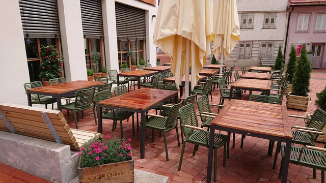 Essen und Trinken Im Hof