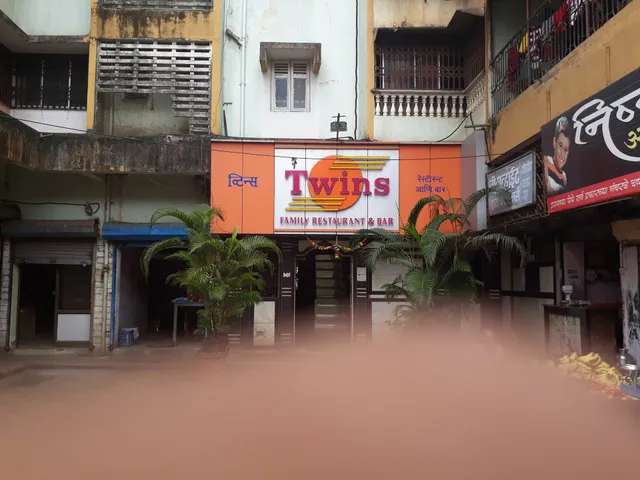 Twins Restaurant & Bar