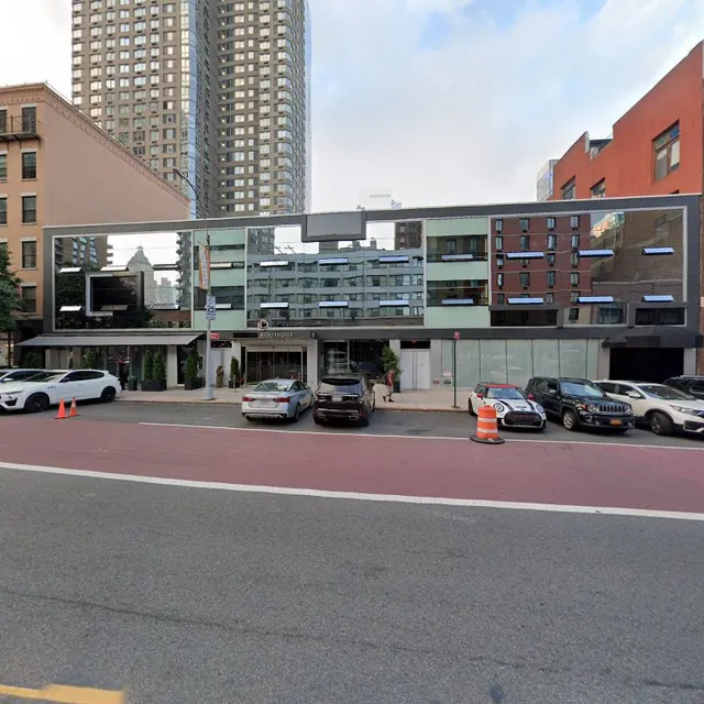 Times Square West - Urban Resort