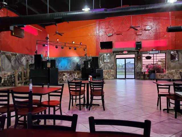 Mi Raza Sports Bar & Grill