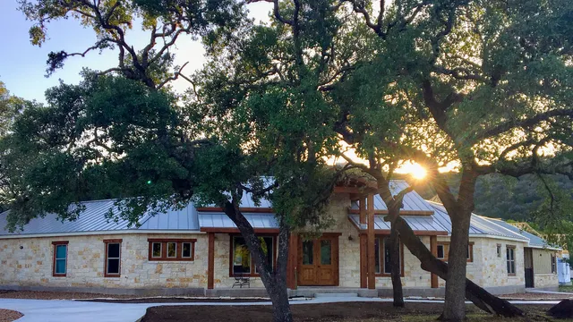 Double L River House