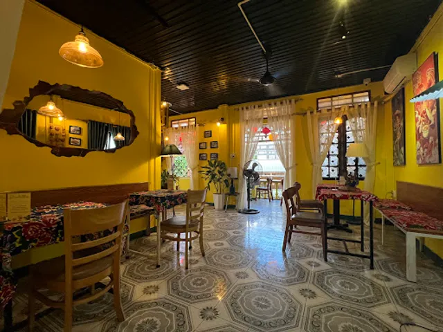 Quán Nón Huế-Đặc Sản Món Huế-Authentic Hue Food