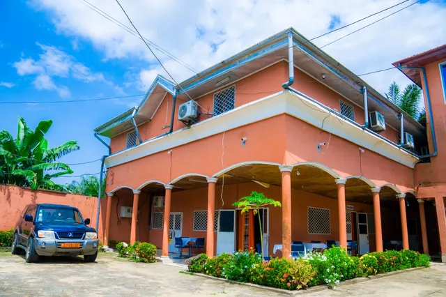 Hôtel La Rochelle, Bonaberi : Hôtel, Bar , Restaurant