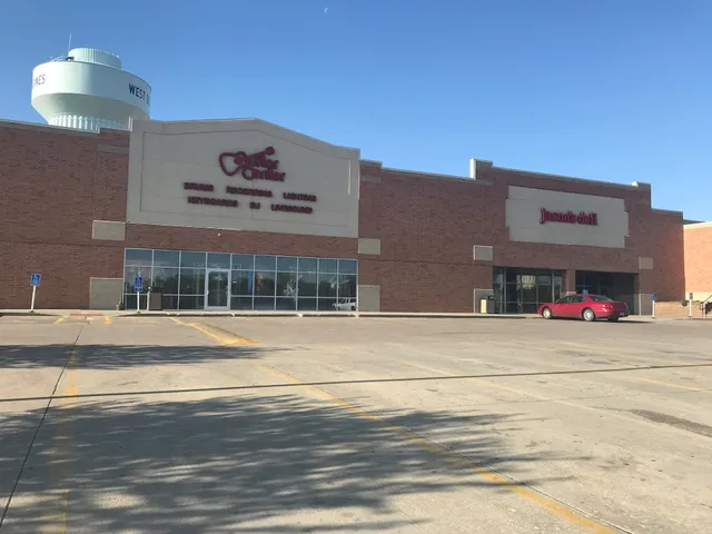 Water Tower Place Shopping Center (Bldg 3910)