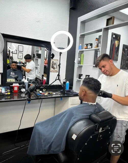 Peluquería y barbería Blanca