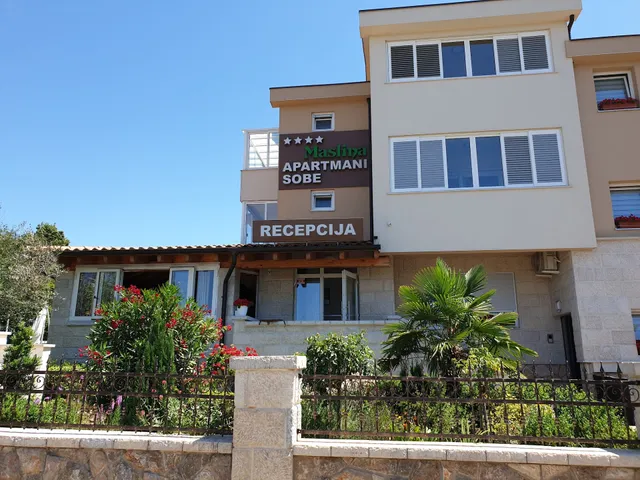 Apartments Maslina I