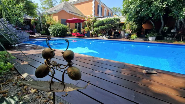 La Petite Chatelaine