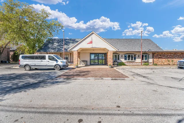 Eastlake Suites Hotel & Conference Center By OYO Urbana