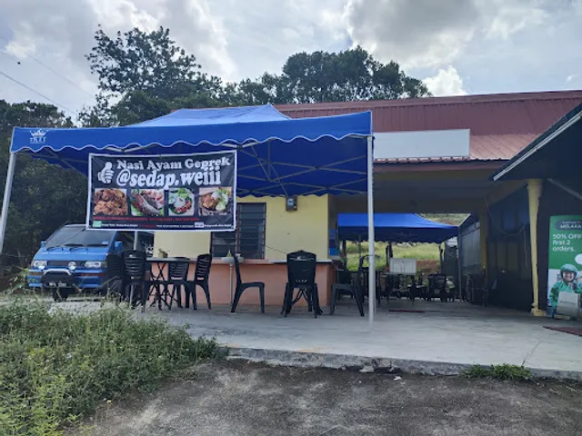 Nasi Ayam Geprek Sedapweiii @ Alor Gajah