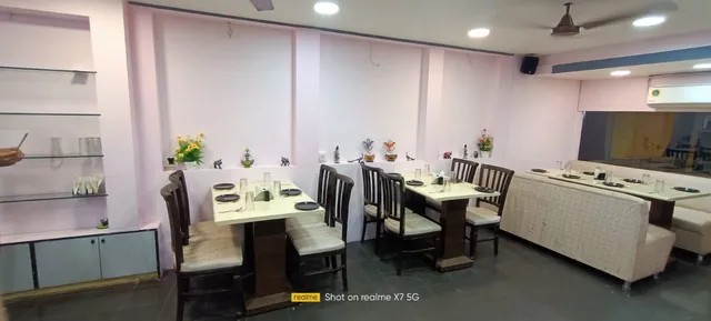 Gayatri restaurant & cafe