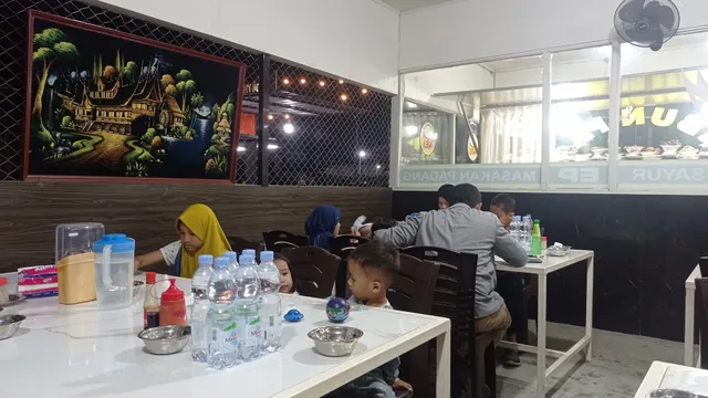 Rumah Makan Padang Embun Pagi