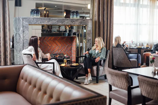 River Bar Lounge & Bistro