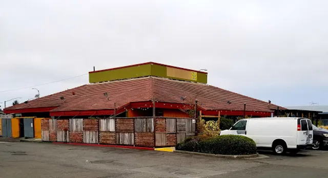 Los Moles Beer Garden