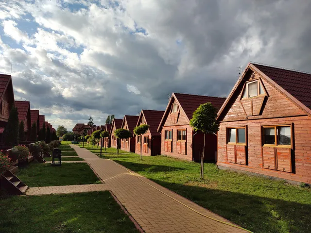 Dadaj Summer Camp - całoroczne domki letniskowe
