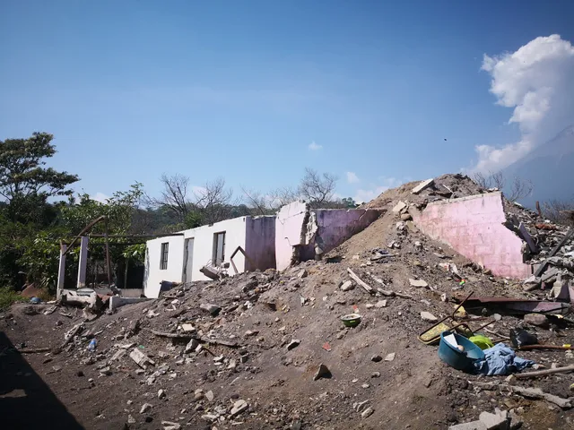 Erupción del volcán de Fuego de 2012