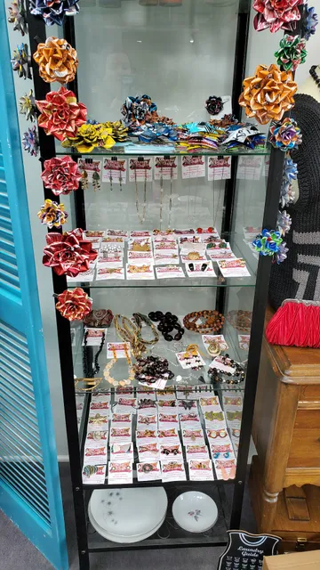 Damon & Dora's Vintage Clothing & Antiques