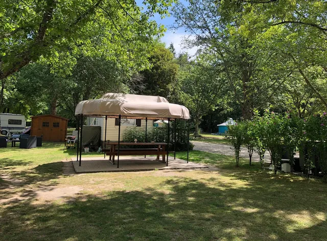 Camping Paradis Nature à La Chapelle d'Angillon