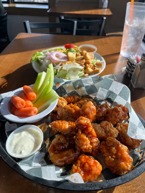 Dockside Bar + Grill At Tappan Lake