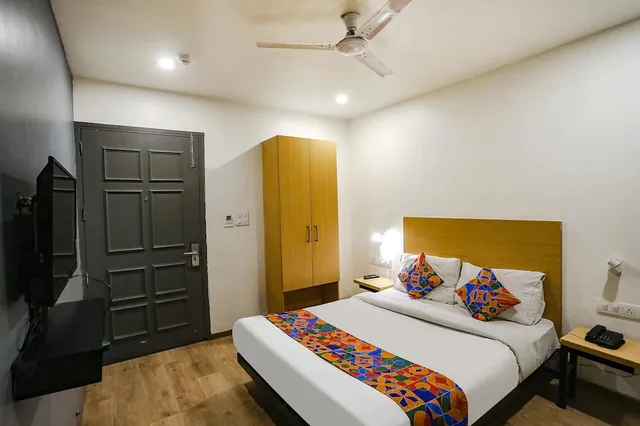 Via The Vaishali Dakshini Pitampura